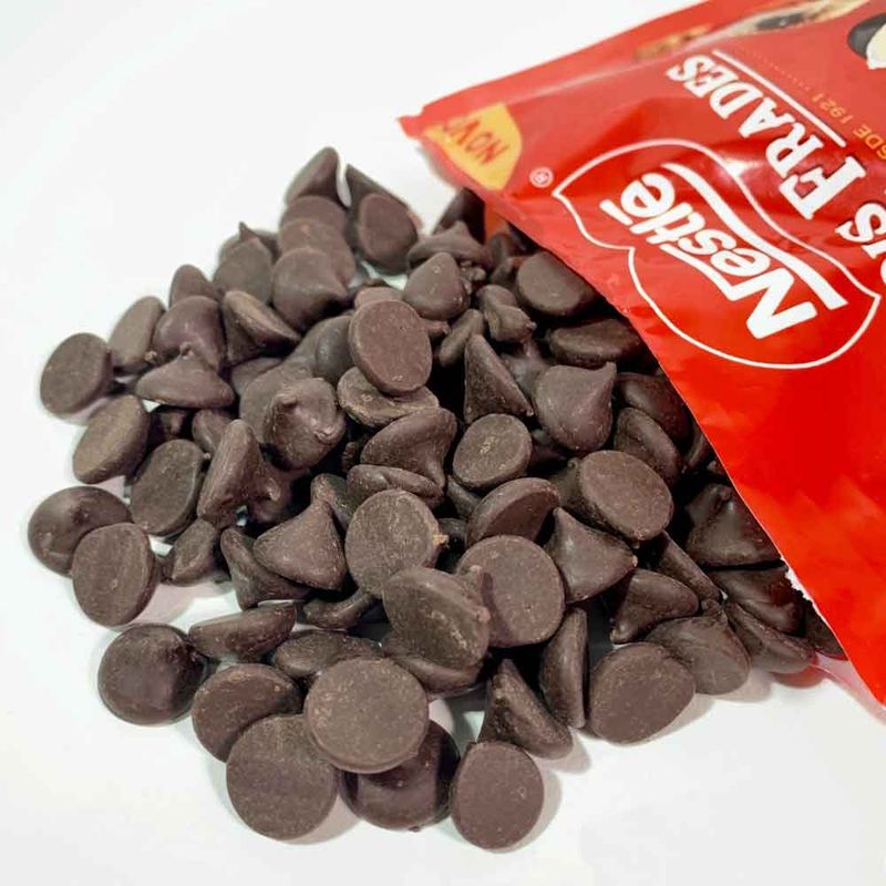 Gotas-de-Chocolate-ao-Leite-Forneaveis-Dois-Frades-100g---Nestle